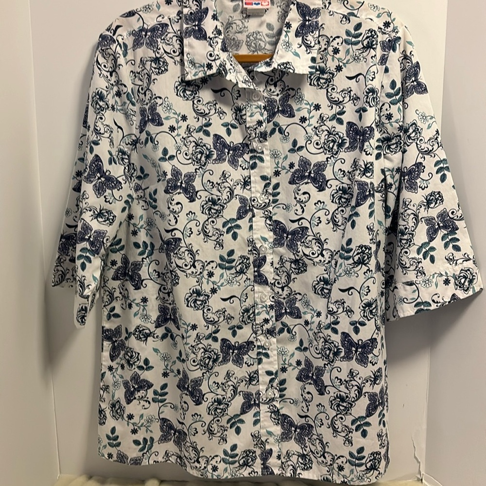 AMERICAN SWEETHEART COTTON/POLY BUTTON DOWN 3/4” SLEEVE BLOUSE BLUE PURLPE